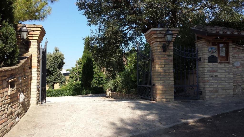 Bed and Breakfast Agriturismo Col Morino Pineto Exterior foto
