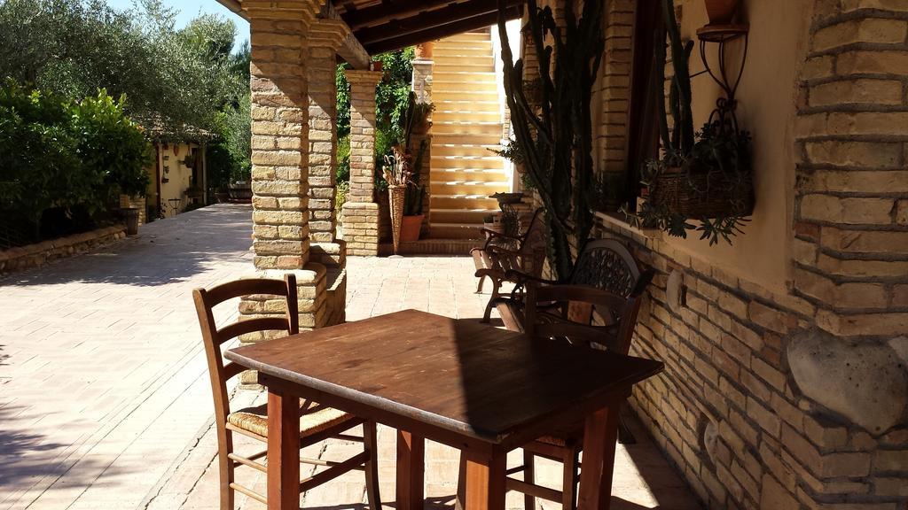 Bed and Breakfast Agriturismo Col Morino Pineto Exterior foto